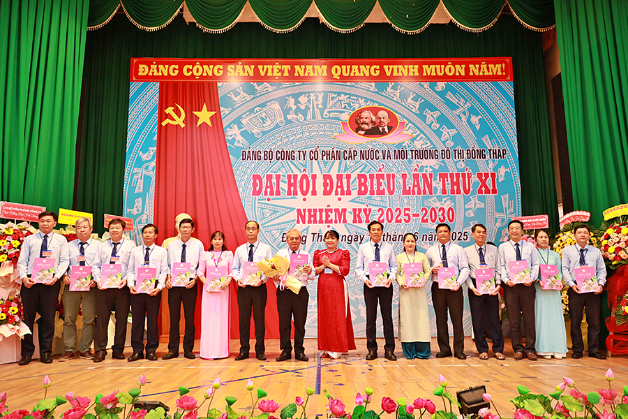  13.1 BCH Dang bo khoa XI.jpg